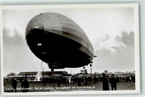 LZ 127 Graf Zeppelin bei der Landung - Wasserballast abwerfen Verlag Weber & Co Nr. 61629 Zeppelin Foto AK