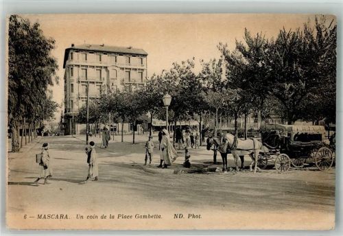 Muaskar 1915 Tracht Straßenszene Un coin de la Place Gambetta