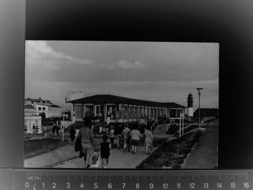 25761 W2242 Büsum GLASNEGATIV Liegehalle m. Leuchtturm