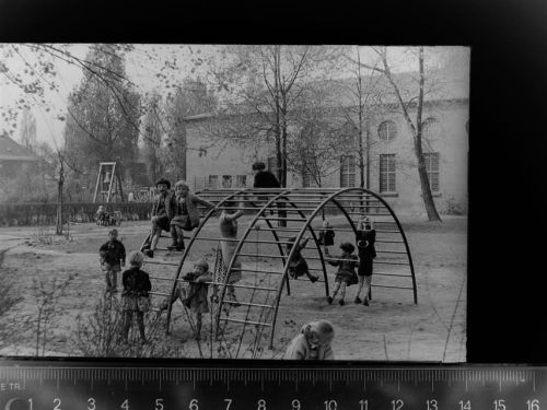 47051 W4100 Duisburg GLASNEGATIV Spielplatz