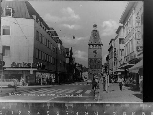 Speyer Maximilianstrasse m. dem Altpörtel