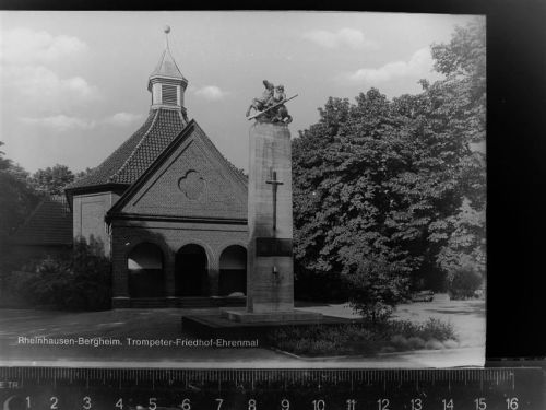 Rheinhausen Trompeter Friedhof Ehrenmal