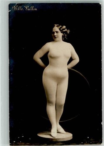 Portait von Mlle. Vallon im Gymnastikanzug mit Reif