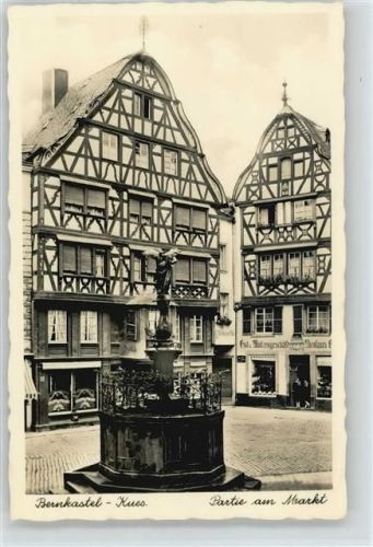 Bernkastel-Kues Marktplatz Brunnen
