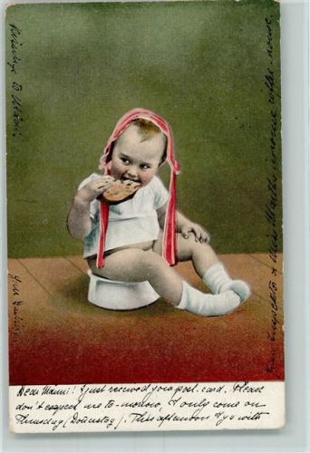 Baby mit einer Scheibe Brot sitzt auf dem Töpfchen 1903 AK