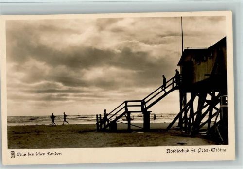 St. Peter-Ording Badehütte auf der Sandbank im Gegenlicht