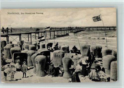 Norderney Der Strand am Seesteg Strandkörbe Fahne