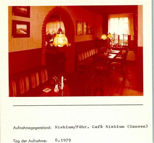 25938 W2270 Nieblum FOTO KEINE AK Café Nieblum Hansen Innenaufnahme Foto montiert auf Karton