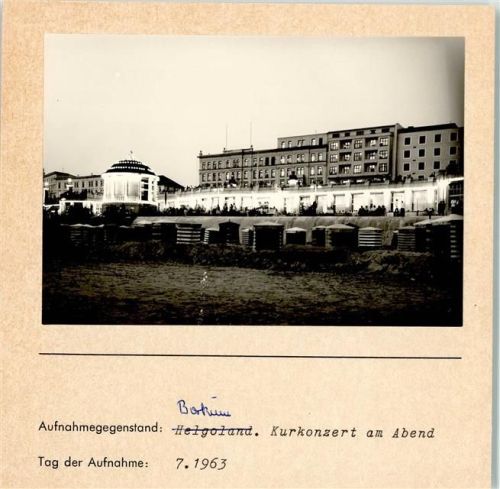 Borkum Kurkonzert am Abend Foto montiert auf Karton