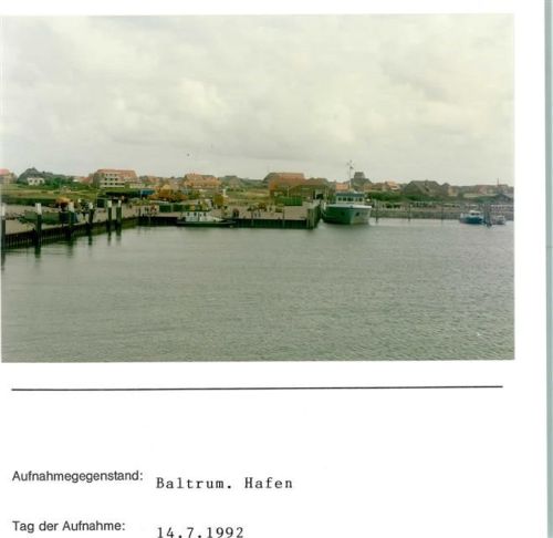 Baltrum Hafen, Schiffe Foto montiert auf Karton