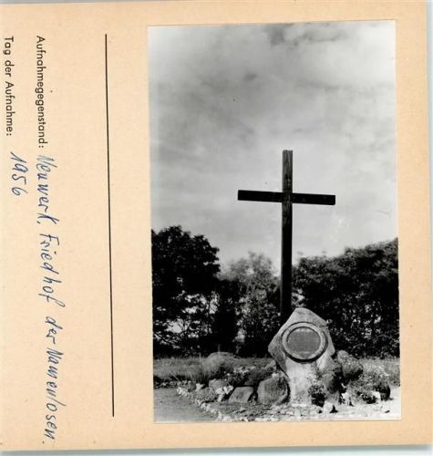 Hamburg-Insel Neuwerk Foto montiert auf Karton Friedhof der Namenlosen Gedenkstein Kreuz
