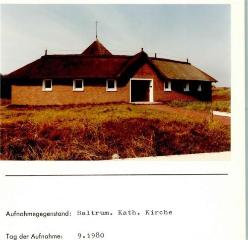 Baltrum Kath. Kirche Foto montiert auf Karton