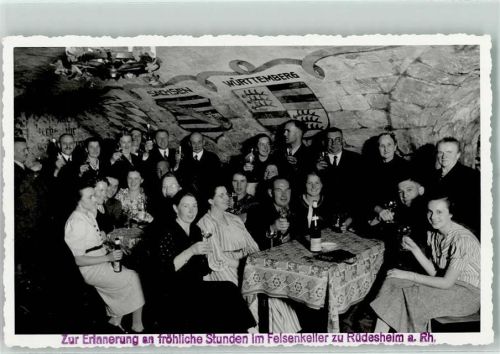 Rüdesheim Felsenkeller Wappen Gruppenfoto