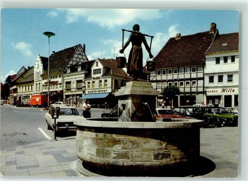 Schöningen Brunnen Rückseite mit Abschürfungen bzw Kleberesten