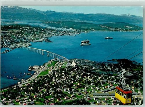 Tromsoe Fjellheisen Utsikt over byen med broen