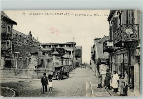 Asnelles La Breche de la Mer Nestle Werbun am Auto