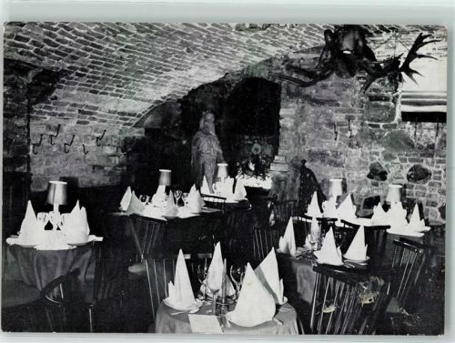 Köln Altstadt-Nord 103 Gürzenich Winzerkeller Gewölbekeller gedeckter Tisch Ritterrüstung Geweih