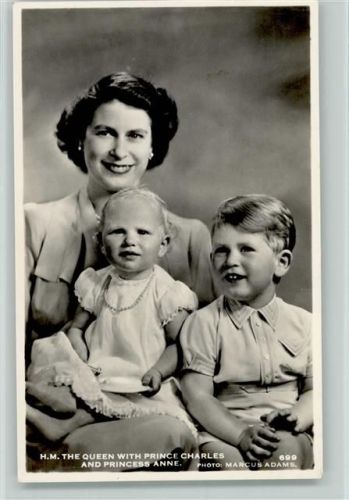The Quenn with Prince Charles und Princess Anne Foto AK