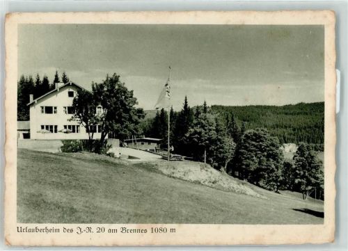 Brennes WK II Urlauberheim des J.-R 20 Fahne