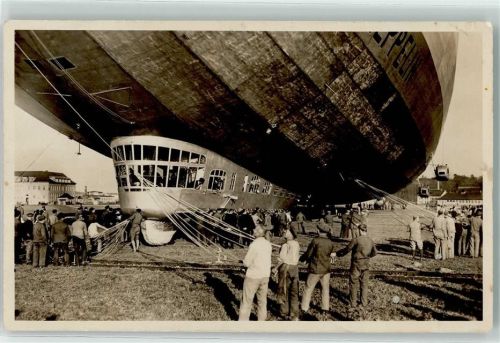 Führergondel Graf Zeppelin AK Zeppelin Foto AK