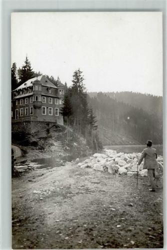 95126 W8686 Schwarzenbach a.d.Saale Privatfoto AK Mann Stock Wagenrad Villa Steine