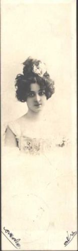 Frauenportrait, 14 cm x 4,3 cm