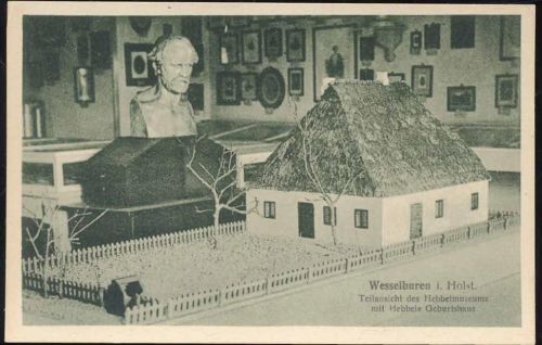 um 1920/30 Wesselburen, Teilansicht Hebbel-Muserum mit Hebbels Geburtshaus, Büste AKU1