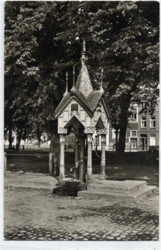 um 1950/60 Friedrichstadt, alte Marktpumpe (old market pump),Friedrich Kruse AKU1