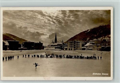 Davos Dorf Eisbahn Schlittschuhläuferin Winter