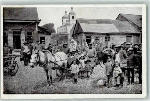 Pinsk 1918 - Marktleben Garnisionskirche der Feldgrauen im Hintergrund