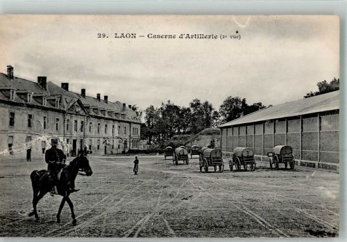 02000 Laon Foto AK Kaserne d´Artillerie Feldpost WK I