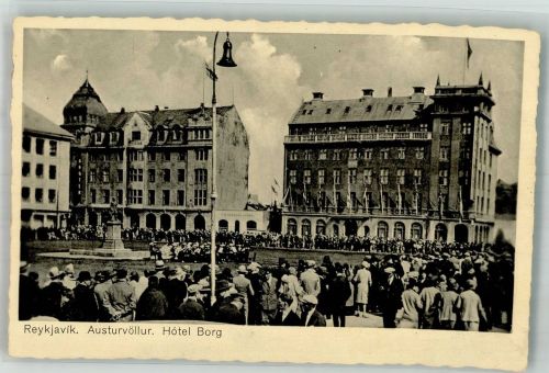 Reykjavik Gebrauchsspuren Hotel Borg Denkmal Austurvöllur