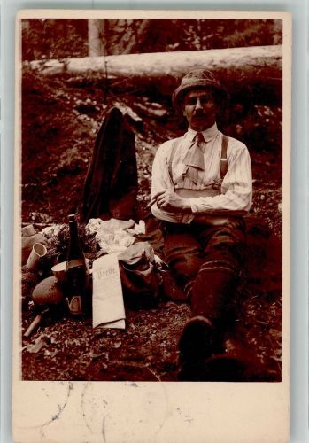 Zeitung Picknick Mann mit Zigarre Sekt 1914