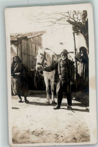 Volkstypen, Volkstype mit Schimmel und 2 Frauen Trachten Türkei 1921 Foto AK