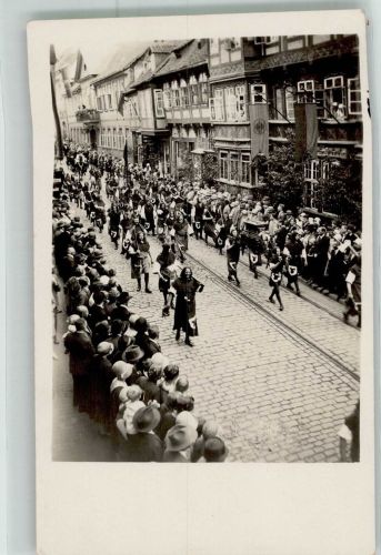 31134 W3200 Hildesheim Privatfoto AK Festzug Ort handschriftlich