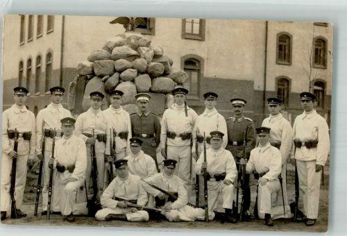 24103 W2300 Kiel , Ostsee 1910 Foto AK Gruppenaufnahme Matrosen Soldaten Ort lt. Fotograf