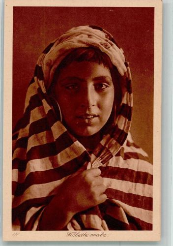 Ein Mädchen in landestypischer Kleidung Arab. Volkstyp 1928