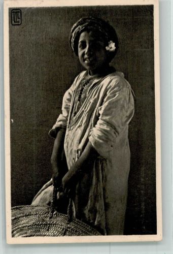 Ein Junge in landestypischer Kleidung Arab. Volkstyp 1928