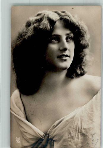 Portrait einer jungen Frau mit gewellten Haaren Serie 220-3753 Rotophot 1905