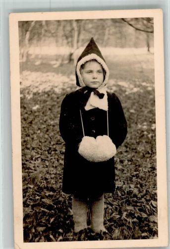 Kleines Mädchen in warmer Winterkleidung Muff 1942 Privatfoto AK