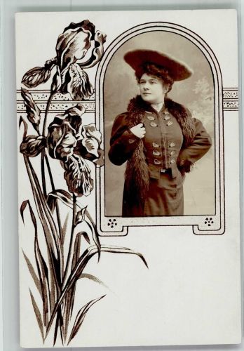 Portrait einer eleganten Frau Jugendstil Lilien Pelzmode 1907 Privatfoto AK
