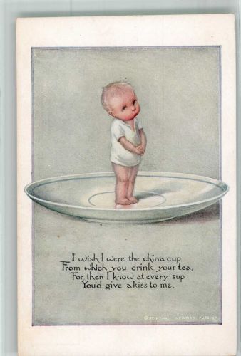 Kleiner Junge auf einem Teetassen-Untersetzer Kinderpoesie No. 481 Reinthal u. Newman Künstlerkarte