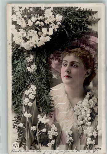 Portrait einer jungen Frau zwischen weißen Blumen Maiglöckchen 1901