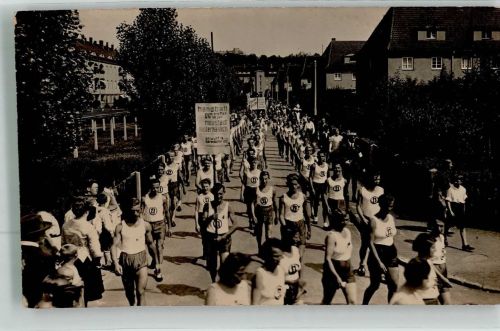 01705 O8210 Freital Privatfoto AK Turnerfest Gruppe der Handballer des Vereins Neustadt-Niederhäßlich Ort handschriftlich