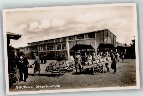 77815 W7580 Bühl , Baden Foto AK Obst-Großmarkthalle Marktszene