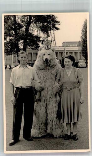 W1000 Berlin Mitte Maskottchen der Stadt Berlin Eisbär 1950 Privatfoto AK