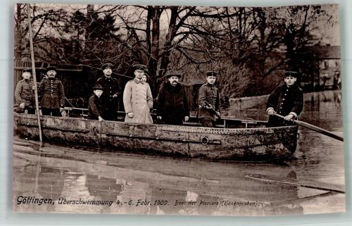 W3400 Göttingen , Niedersachs Hochwasser in Göttingen 1909 Boot der Pioniere am Hasengraben Hochwasser Foto AK