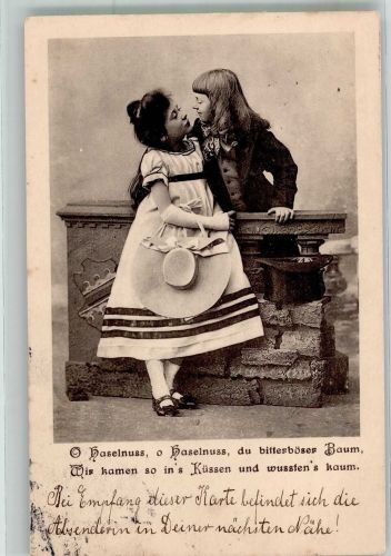 Verliebte Kinder blicken sich in die Augen Kinderpoesie 1902