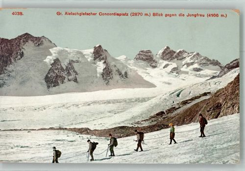 Aletschgletscher Concordiaplatz Blick gegen die Jungfrau Bergsteiger