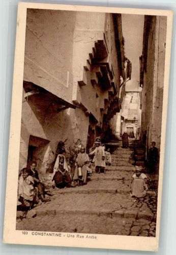 Constantine Qusantina Gebrauchsspuren Gasse Tracht Kinder